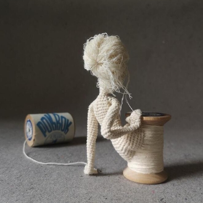 Unwinding Woman - Crochet Pattern in English