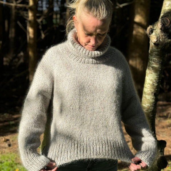 Sticka wednesday sweater från petiteknit i upcyclat garn